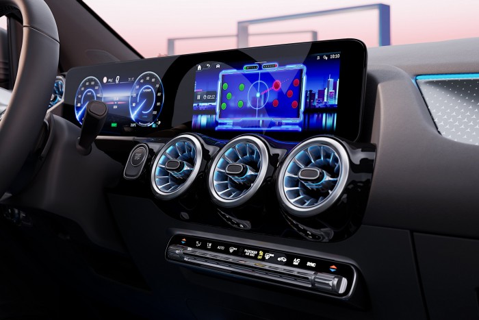 Megújulnak a Mercedes családi villanyautói 18