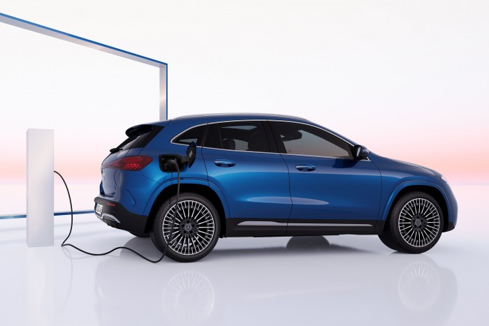 Megújulnak a Mercedes családi villanyautói 13