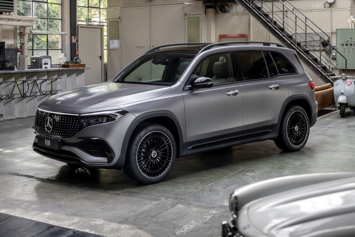 Megújulnak a Mercedes családi villanyautói 14