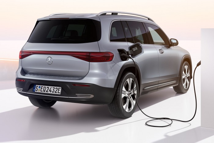 Megújulnak a Mercedes családi villanyautói 16