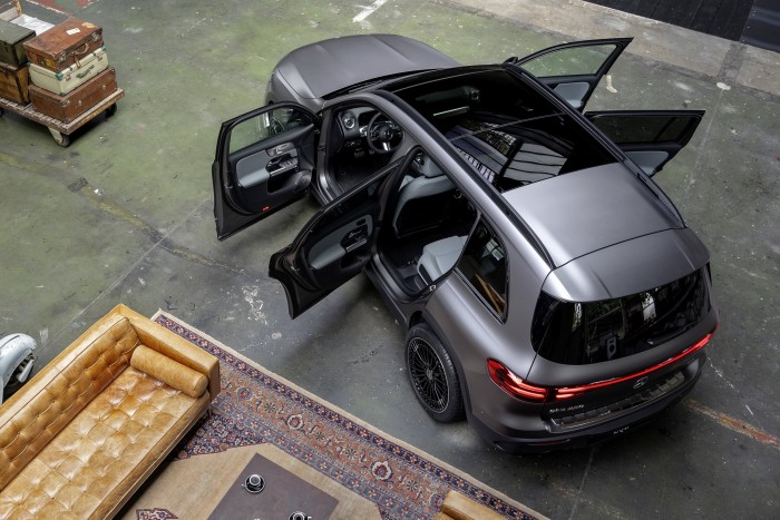 Megújulnak a Mercedes családi villanyautói 15