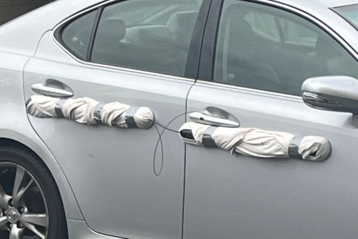 Bombának nézték, pedig csak így védi az autóját 1