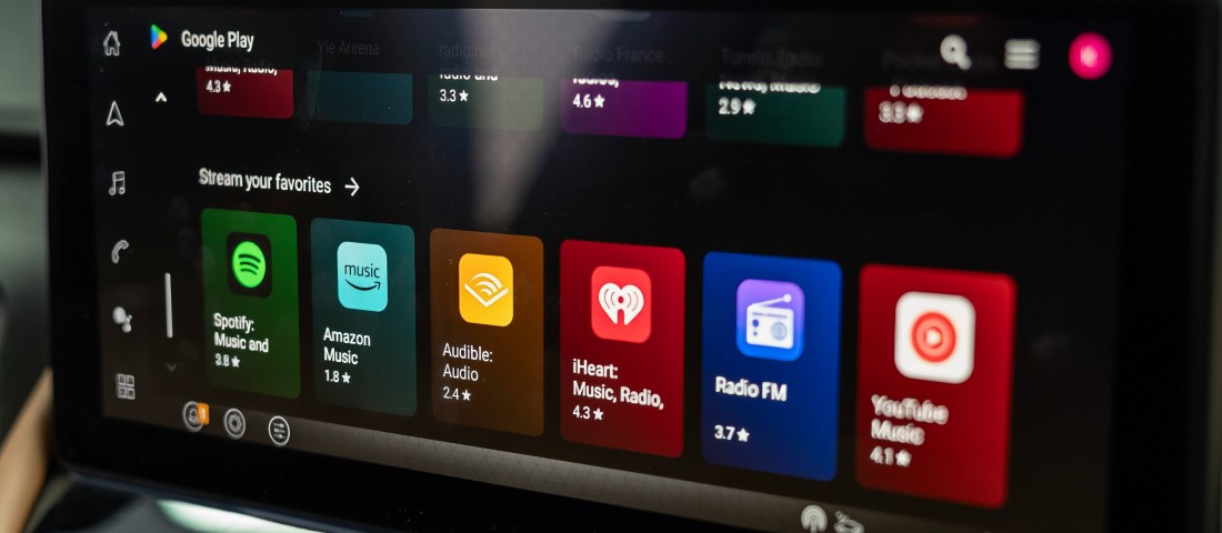 Beköltözik a Google a Nissan nagy szabadidőjárművébe