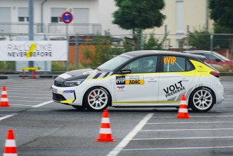 Kötelező lesz a biztosítás a hazai versenyautókra