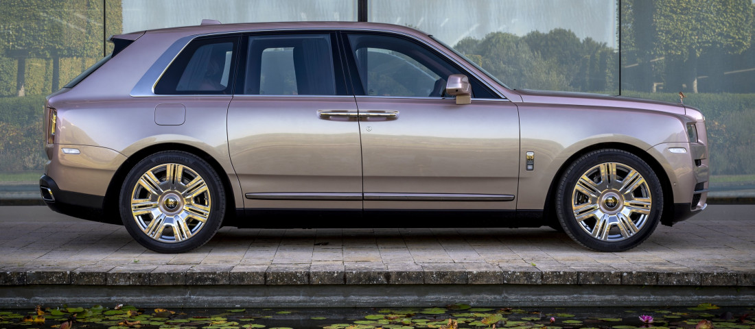 Igazgyöngyök borítják ezt az autót