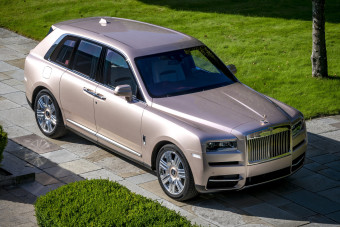 Igazgyöngyök borítják ezt az autót