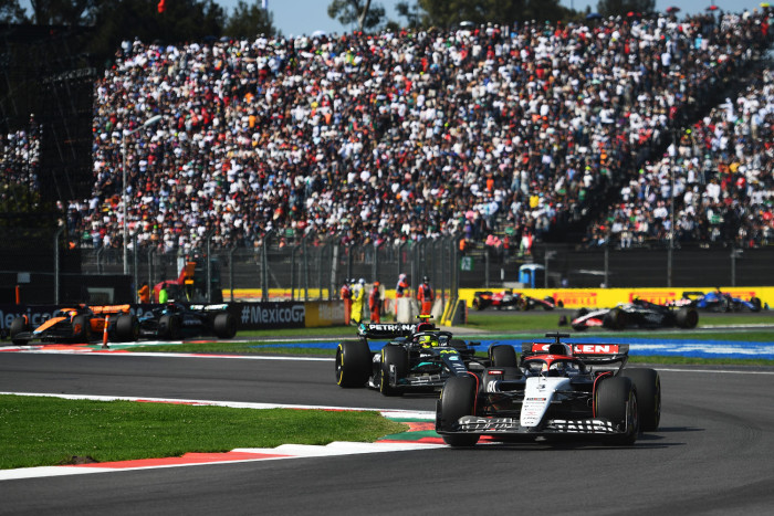 F1: Ricciardo tényleg bejelentkezett Perez üléséért 1 | Vezess F1: Ricciardo tényleg bejelentkezett Perez üléséért 1