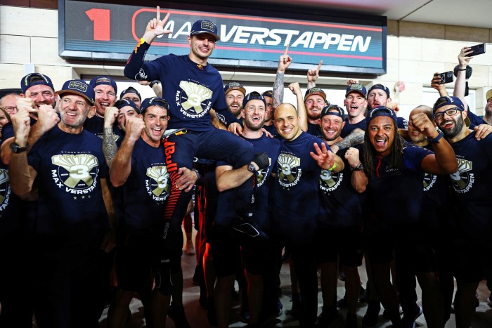 Szabálytalan ünneplés az F1-ben? Ilyen is van! 7 | Vezess Szabálytalan ünneplés az F1-ben? Ilyen is van! 7