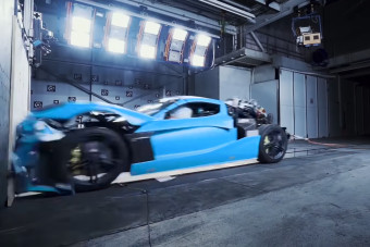 Így törnek a világ legdrágább autói