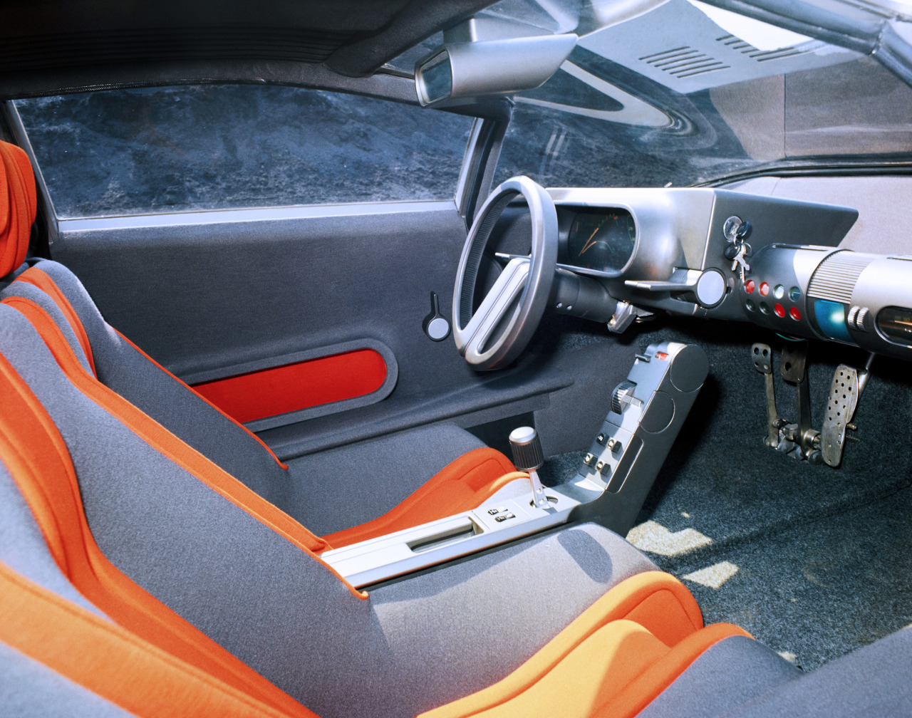 47 éves, mégis űrhajónak tűnik ez az olasz autó 4