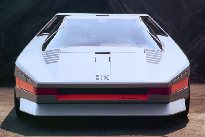 47 éves, mégis űrhajónak tűnik ez az olasz autó