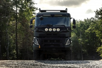 Rengeteg katonai teherautót vesz két NATO-ország