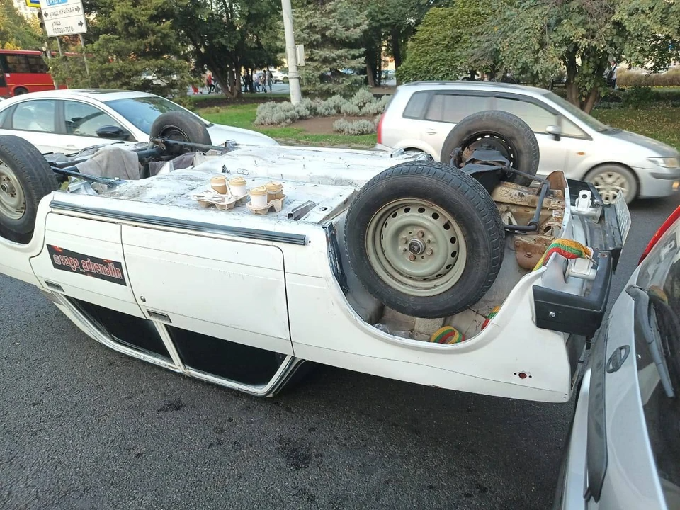 A fejre állva őrült trükköt villantó Ladától biztosan fejre állsz 1