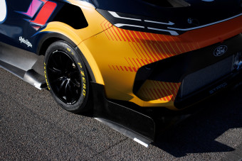 Veszedelmes furgonnal döntöttek rekordot a Pikes Peaken