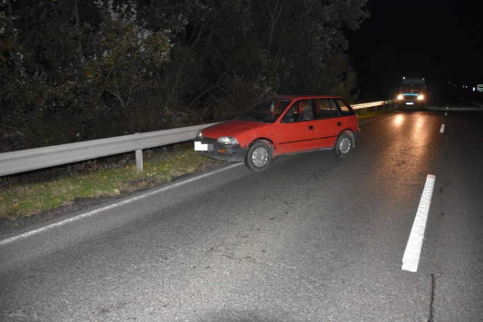 Épp a lopott kocsiba vitte a kannás benzint, amikor jöttek a rendőrök