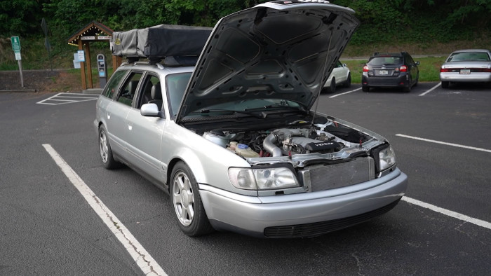 Vérengző vadállat lett a családi kombiból, hihetetlen motor került az orrába 2 | Vezess Vérengző vadállat lett a családi kombiból, hihetetlen motor került az orrába 2