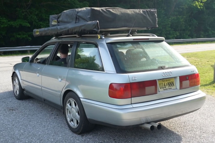 Vérengző vadállat lett a családi kombiból, hihetetlen motor került az orrába