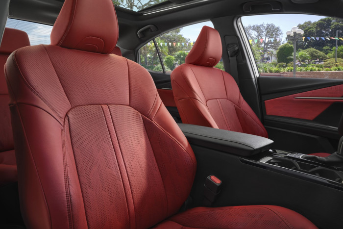 Majdnem vadonatúj a Toyota Camry 8 | Vezess Majdnem vadonatúj a Toyota Camry 8