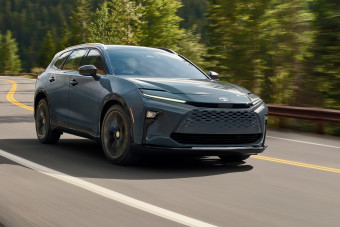 Hatalmas kombi vagy lapos SUV a legújabb Toyota?