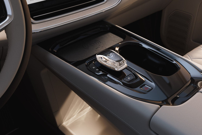 Olyan luxusautót épített a Volvo, amilyen a Bentley-nek sincs 6