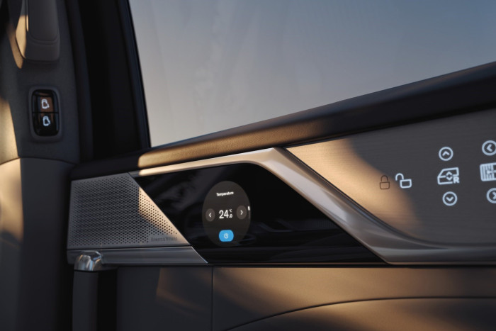 Olyan luxusautót épített a Volvo, amilyen a Bentley-nek sincs 9