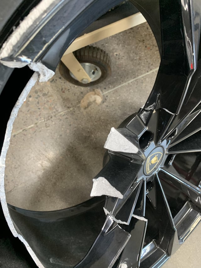 Így néz ki egy überbrutál padkázás, hatmilliós javítási költséggel 1