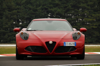 Egyedi kivitellel búcsúzik a legkülönlegesebb Alfa Romeo