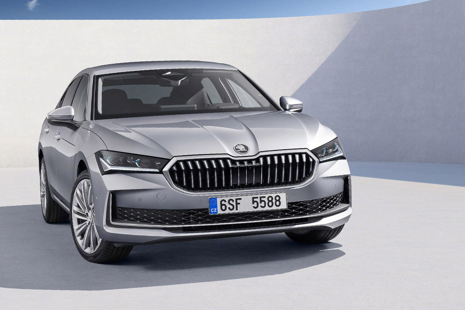 Itt egy rendes autó – Skoda Superb 2024 bemutató 13