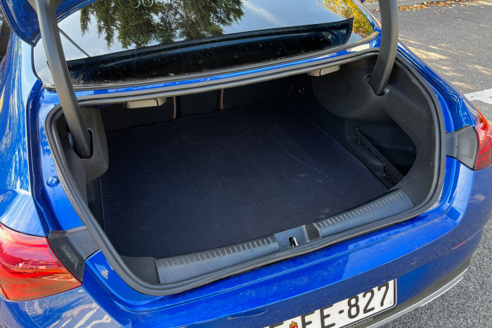 Két férfit is átvert Kecskemét makrancos királynője 13