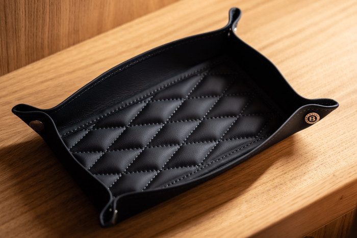 Milliárdos járműhöz tervezett belsőt a Bentley 8