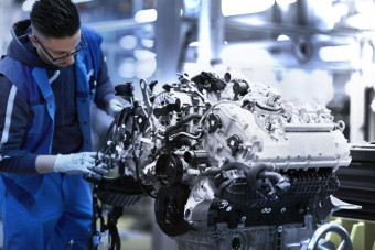 Nagy változás jön a BMW-nél, legyártották az utolsó V8-ast Münchenben