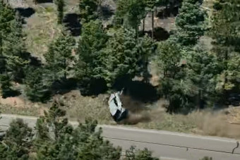 Kicsapott egy fát a valaha volt legerősebb utcai BMW