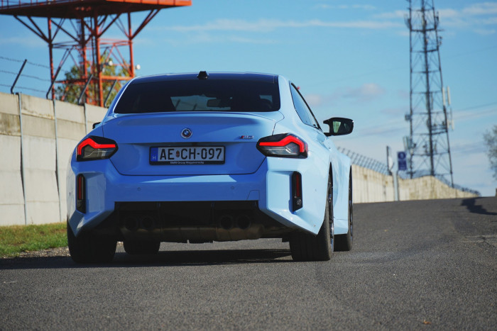 Keresztben, vagy hosszában? Mindegy az M2-nek 7