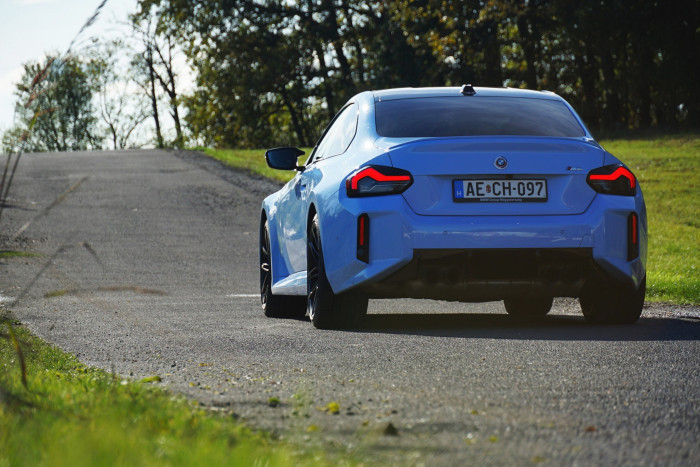 Keresztben, vagy hosszában? Mindegy az M2-nek 14