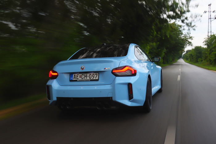 Keresztben, vagy hosszában? Mindegy az M2-nek 16