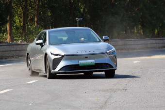 Már drága és menő autók is jönnek Kínából Magyarországra