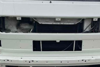 Kibelezett kisbuszt fogtak a tolnai rendőrök, semmi nem volt rendben