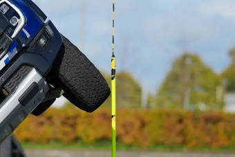 Két kerékre tette a pick-upot, ahogy kevesen merik, történelmet írt