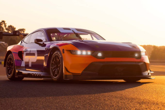 Tekerd fel a hangerőt, ezért a V8-as Mustangért érdemes