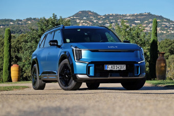 Hétszemélyes, óriási villanyautó kéne hatalmas hatótávval? Hát tessék!