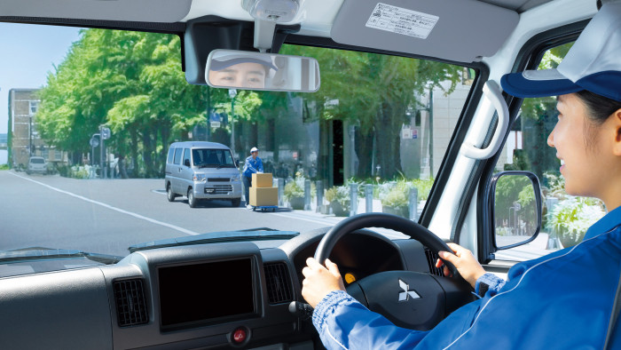 Aprócska villanyfurgonnal hódítana a Mitsubishi 2 | Vezess Aprócska villanyfurgonnal hódítana a Mitsubishi 2