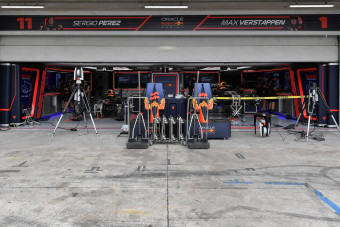 F1: Megkörnyékezték a Red Bull vezérét