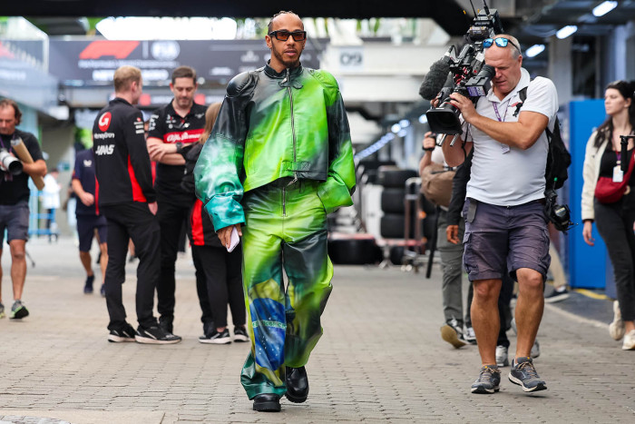 F1: Hamilton nem aprózta el, ilyen szerelésben állított be Brazíliába 1 | Vezess F1: Hamilton nem aprózta el, ilyen szerelésben állított be Brazíliába 1