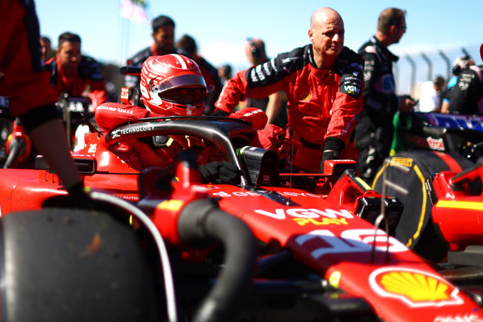 F1: Lebetegedett a fél Ferrari, a pilóta is autót szerel