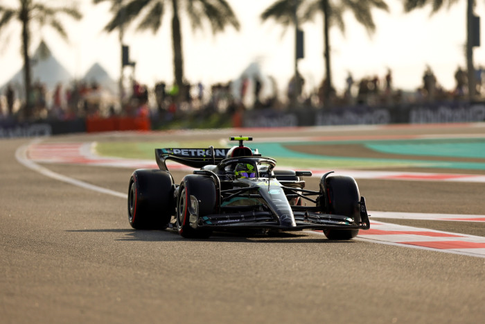 F1: Hamilton nem érti, miért esett ki megint