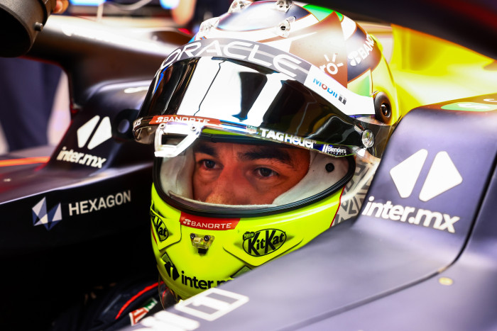 F1: Beszólt a stewardoknak, szabályt szegett Perez