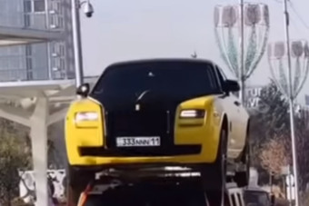 Padlót fogsz, ha meglátod, hogy szállították ezt a luxusautót