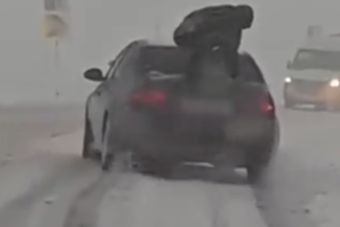 Eszement módszerrel harcoltak a hó ellen az autósok Romániában