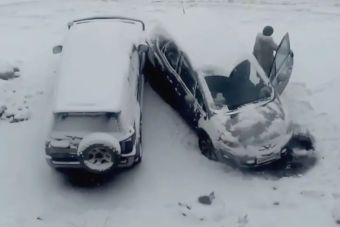 A lehetetlen küldetés: elhagyni a havas parkolót