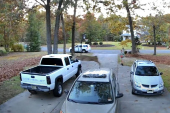 Nem hiszed el, mi történt az eladó autóval pont a vevő érkezésének pillanatában